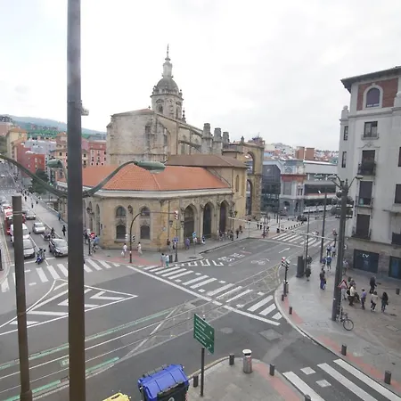 Piso Grande Y Luminoso En El Casco Viejo De Apartamento *
